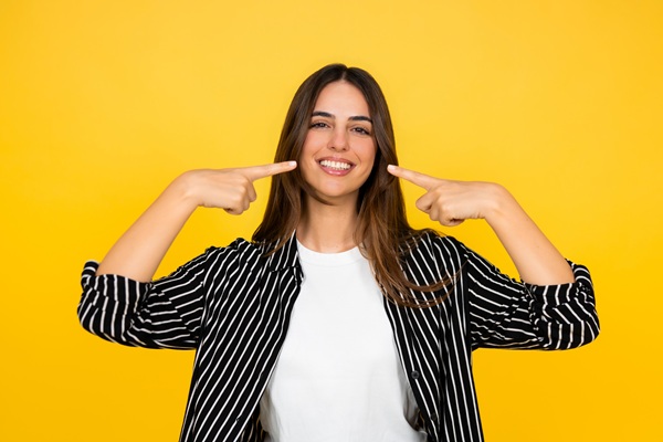 What You Need To Know About At Home Teeth Whitening From A Dentist